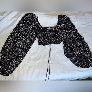 That’s so fetch black floral top